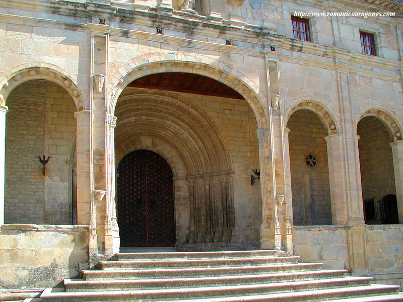 ATRIO MODERNO, DELANTE DEL MURO SUR DEL TEMPLO